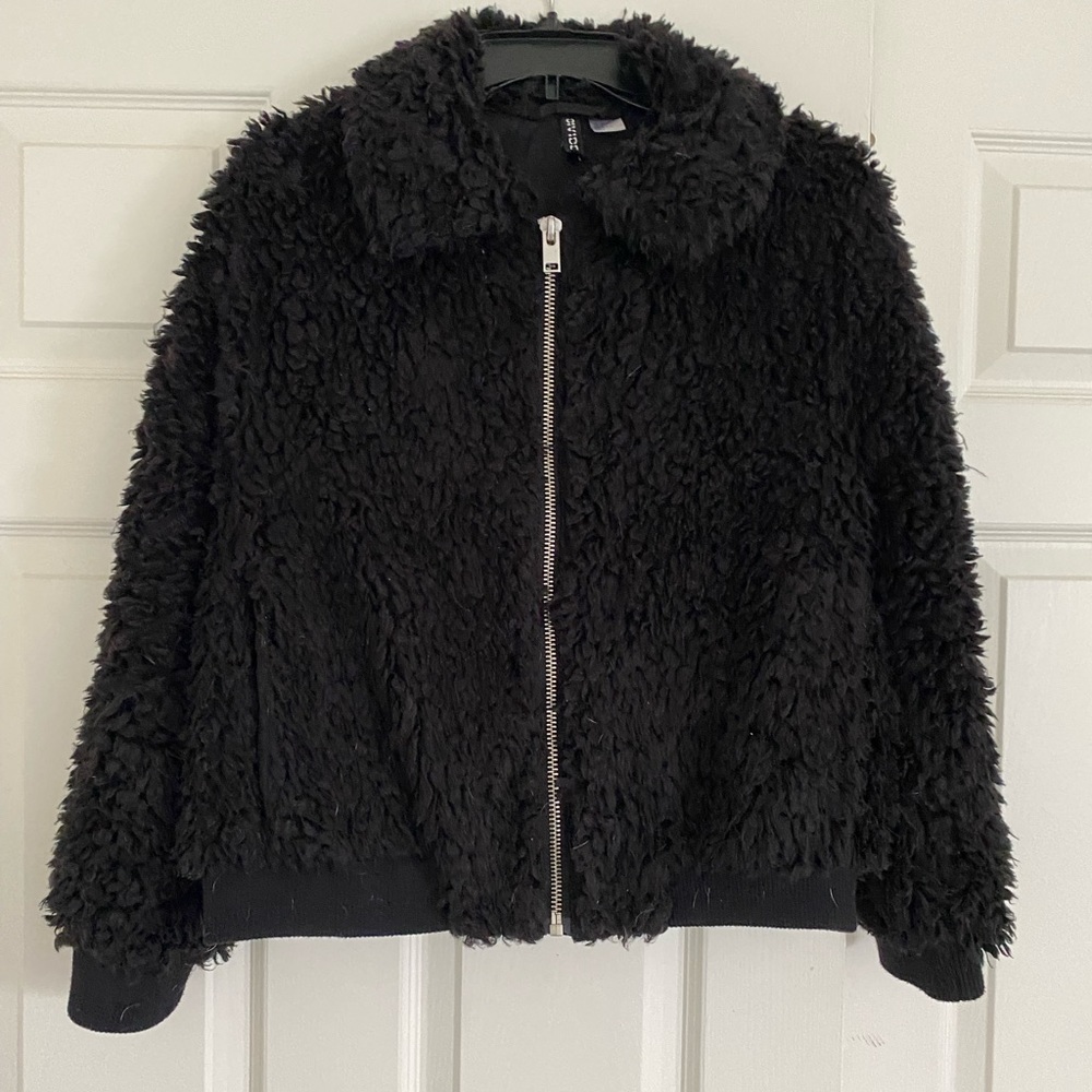 H&M black teddy jacket size M. Fits like large. Only worn a few times.